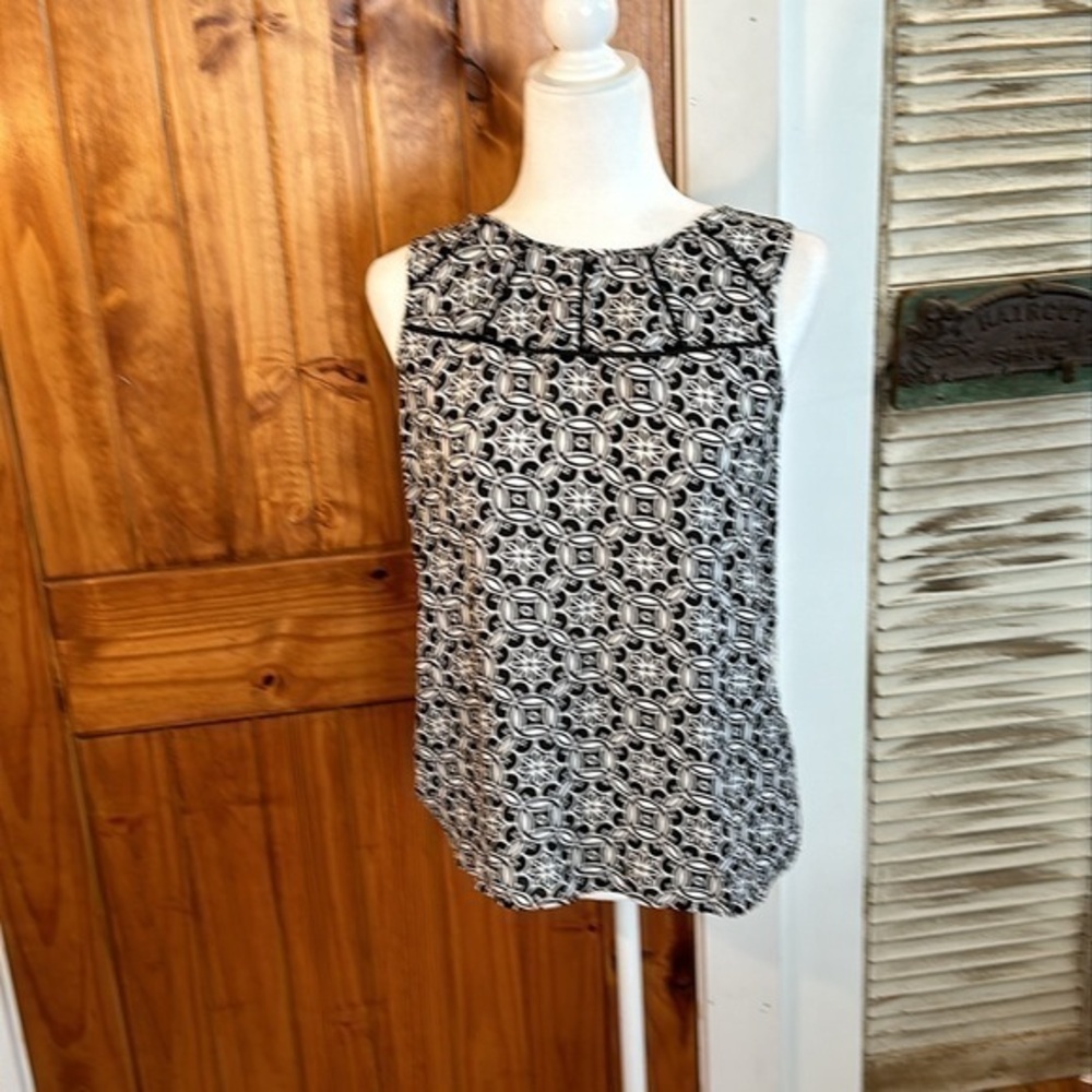 Women’s LOFT  black and white sleeveless blouse size S